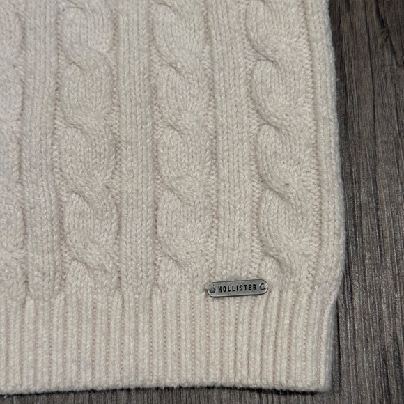 Hollister Cream Cable Knit Sweater Tank - Picture 2 of 6